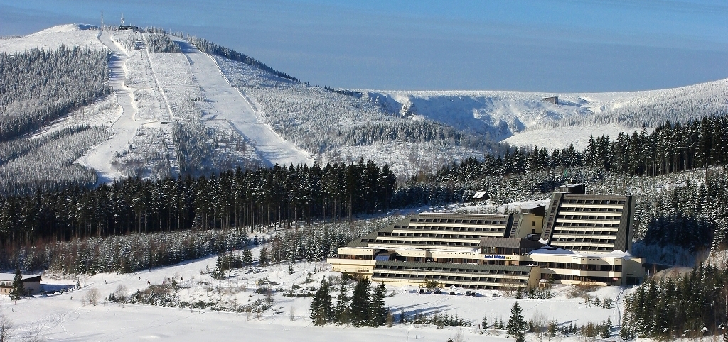 OREA Hotel Horal **** and surroundings